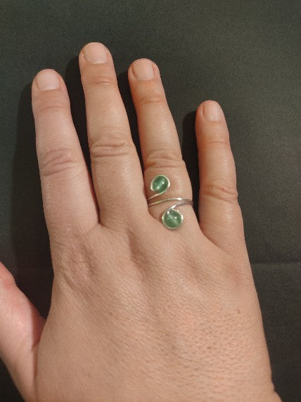 Anillo alambre plateado con aventurina verde