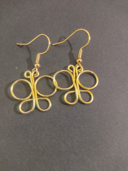 Pendientes mariposa alambre dorado