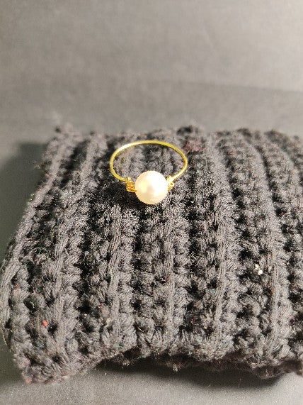 Anillo una perla alambre fino