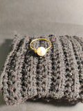 Anillo una perla alambre fino
