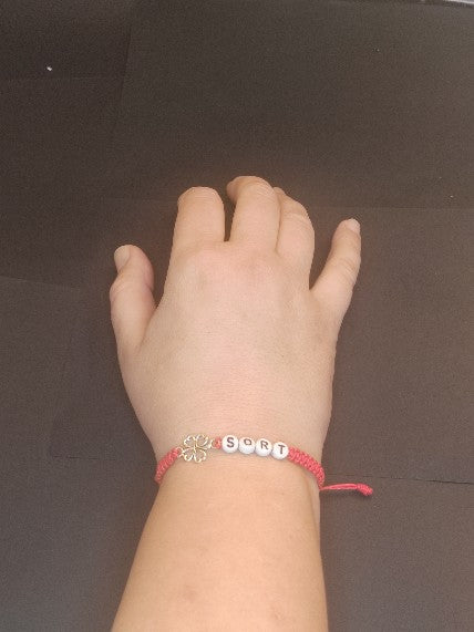 Pulsera con palabras inspiradoras