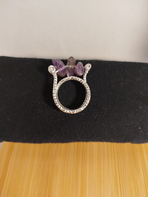 Anillo 3 amatistas y alambre texturizado