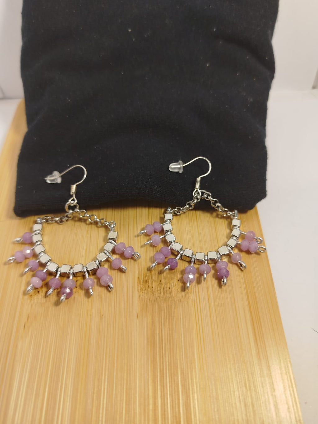 Pendientes plateados modelo abanico con ágatas violetas