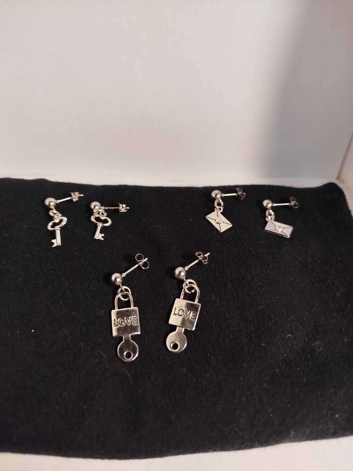 Pendientes Plateados con diferentes dijes