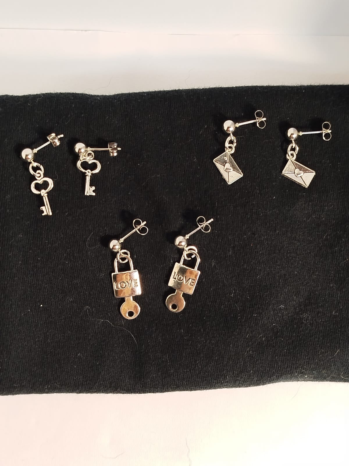 Pendientes Plateados con diferentes dijes