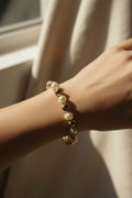 Pulsera de alambre dorado con perla y abalorio dorado