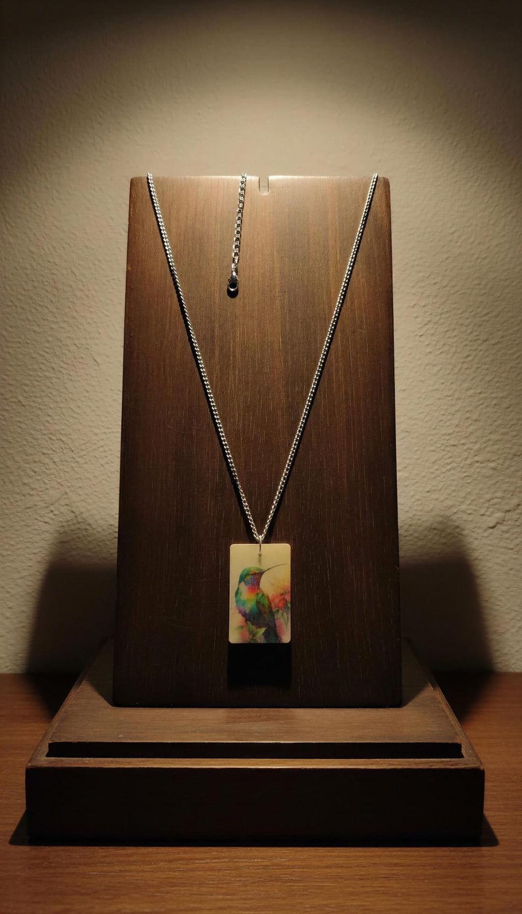 Collar con imagen de colibrí
