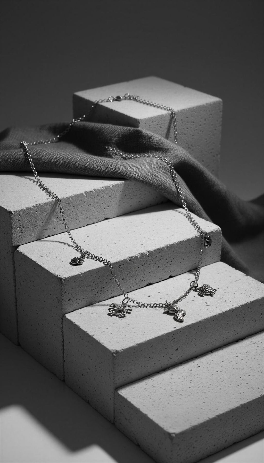 Collar Acero plateado con dijes motivos de animales