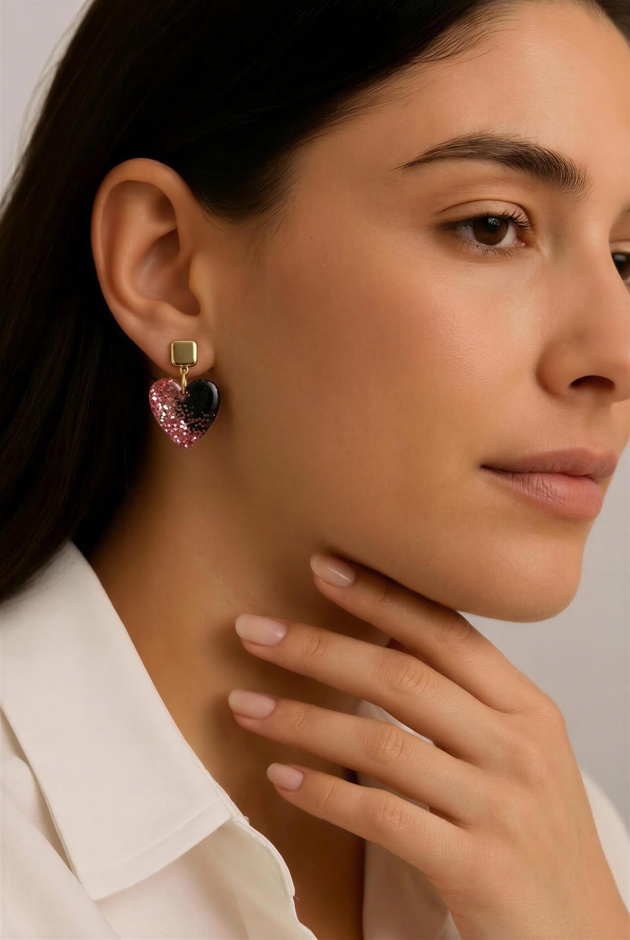 Pendientes de resina en forma de corazón rosa y negro