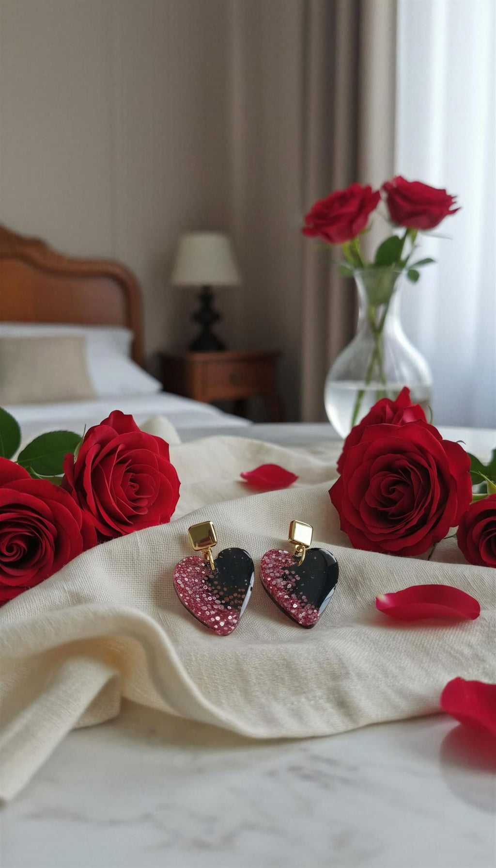 Pendientes de resina en forma de corazón rosa y negro